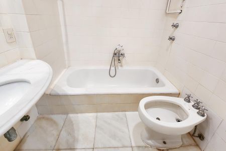 Apartamento à venda com 543m², 4 quartos e 2 vagas Apartamento à venda com 543m², 4 quartos e 2 vagasBanheiro Social