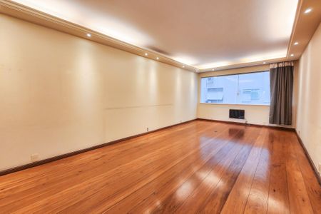 Apartamento à venda com 543m², 4 quartos e 2 vagas Apartamento à venda com 543m², 4 quartos e 2 vagasSala de Jantar