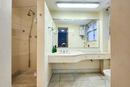 Apartamento à venda com 543m², 4 quartos e 2 vagas Apartamento à venda com 543m², 4 quartos e 2 vagasBanheiro da Suite 1