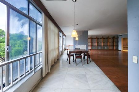 Apartamento à venda com 543m², 4 quartos e 2 vagas Apartamento à venda com 543m², 4 quartos e 2 vagasSala