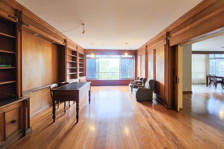 Apartamento à venda com 543m², 4 quartos e 2 vagas Apartamento à venda com 543m², 4 quartos e 2 vagasEscritório