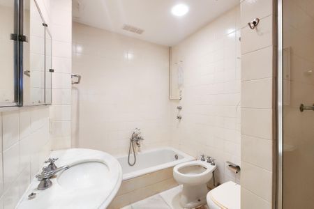 Apartamento à venda com 543m², 4 quartos e 2 vagas Apartamento à venda com 543m², 4 quartos e 2 vagasBanheiro Social