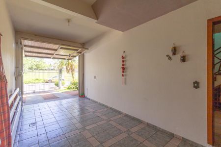 Casa à venda com 310m², 4 quartos e 4 vagas Casa à venda com 310m², 4 quartos e 4 vagasGaragem