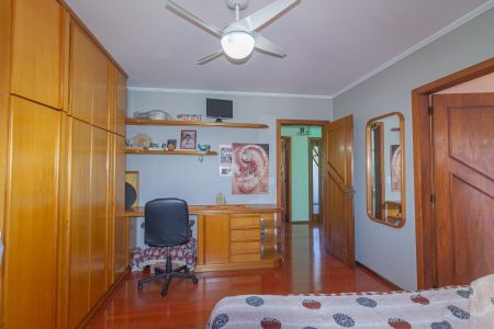 Casa à venda com 310m², 4 quartos e 4 vagas Casa à venda com 310m², 4 quartos e 4 vagasQuarto 4