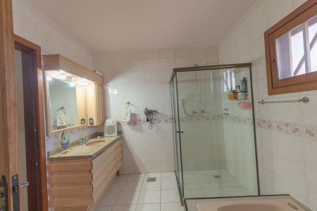 Casa à venda com 310m², 4 quartos e 4 vagas Casa à venda com 310m², 4 quartos e 4 vagasBanheiro da Suíte