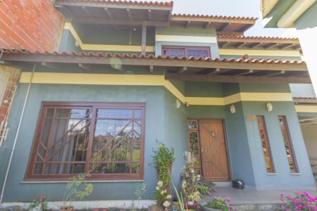 Casa à venda com 310m², 4 quartos e 4 vagas Casa à venda com 310m², 4 quartos e 4 vagasFachada