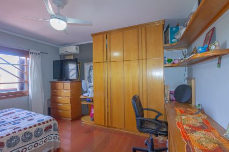 Casa à venda com 310m², 4 quartos e 4 vagas Casa à venda com 310m², 4 quartos e 4 vagasQuarto 4