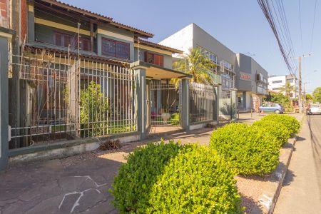 Casa à venda com 310m², 4 quartos e 4 vagas Casa à venda com 310m², 4 quartos e 4 vagasFachada vista da Rua