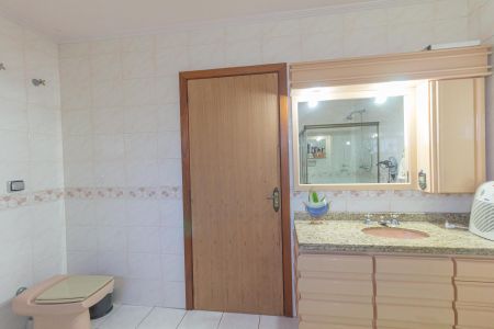 Casa à venda com 310m², 4 quartos e 4 vagas Casa à venda com 310m², 4 quartos e 4 vagasBanheiro da Suíte