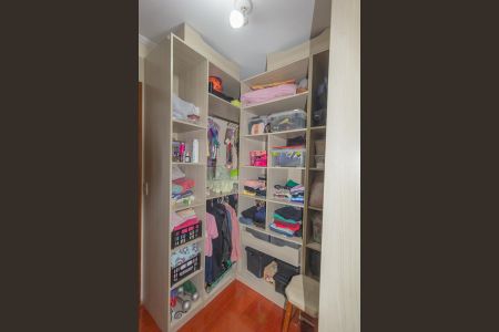 Casa à venda com 310m², 4 quartos e 4 vagas Casa à venda com 310m², 4 quartos e 4 vagasCloset