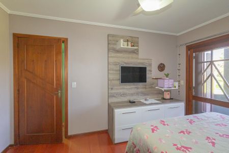 Casa à venda com 310m², 4 quartos e 4 vagas Casa à venda com 310m², 4 quartos e 4 vagasSuíte