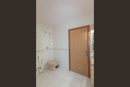 Casa à venda com 310m², 4 quartos e 4 vagas Casa à venda com 310m², 4 quartos e 4 vagasBanheiro da Suíte