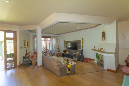 Casa à venda com 310m², 4 quartos e 4 vagas Casa à venda com 310m², 4 quartos e 4 vagasSala