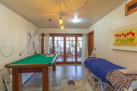 Casa à venda com 310m², 4 quartos e 4 vagas Casa à venda com 310m², 4 quartos e 4 vagasSala de Jogos