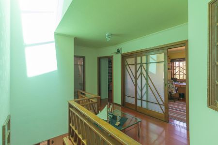 Casa à venda com 310m², 4 quartos e 4 vagas Casa à venda com 310m², 4 quartos e 4 vagasCorredor