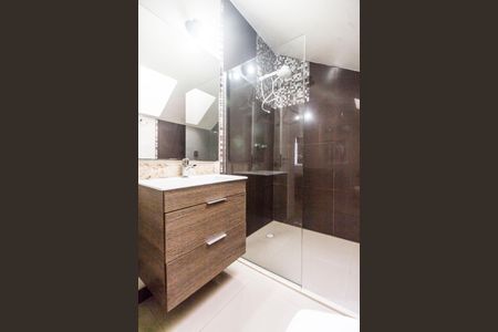 Casa de condomínio à venda com 380m², 4 quartos e 4 vagasBanheiro da Suíte