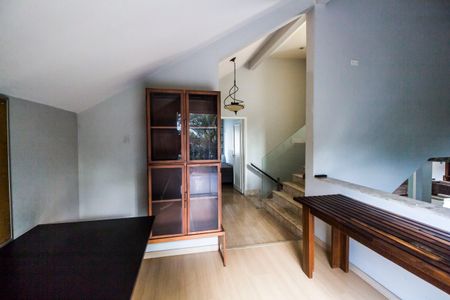 Casa de condomínio à venda com 380m², 4 quartos e 4 vagasEscritório