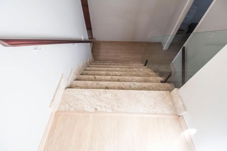 Casa de condomínio à venda com 380m², 4 quartos e 4 vagasCorredor