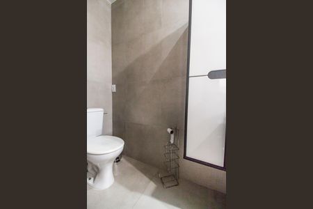 Casa de condomínio à venda com 380m², 4 quartos e 4 vagasBanheiro de serviço