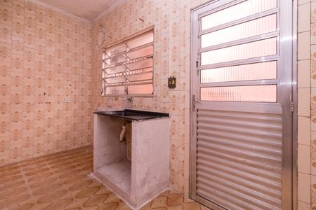 Cozinha de casa para alugar com 1 quarto, 30m² em Parque dos Bancarios, São Paulo