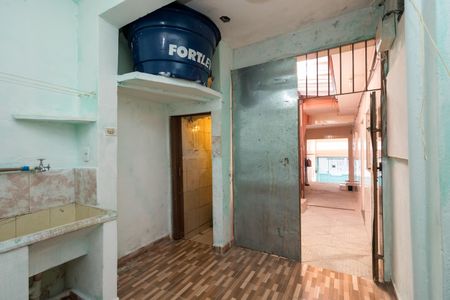 Banheiro Social de casa para alugar com 1 quarto, 40m² em Parque dos Bancarios, São Paulo