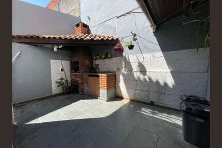 Casa à venda com 126m², 4 quartos e 3 vagas Casa à venda com 126m², 4 quartos e 3 vagasQuintal