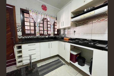 Casa à venda com 126m², 4 quartos e 3 vagas Casa à venda com 126m², 4 quartos e 3 vagasCozinha