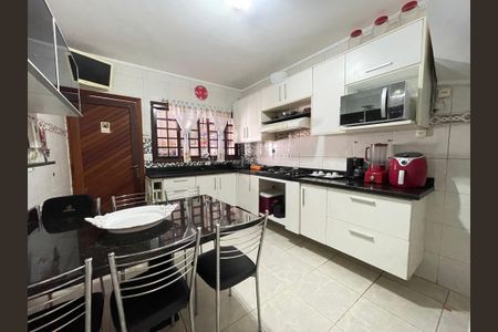 Casa à venda com 126m², 4 quartos e 3 vagas Casa à venda com 126m², 4 quartos e 3 vagasCozinha