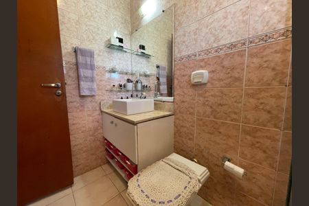 Casa à venda com 126m², 4 quartos e 3 vagas Casa à venda com 126m², 4 quartos e 3 vagasBanheiro 1