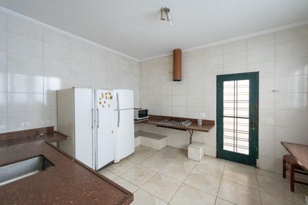 Casa à venda com 800m², 3 quartos e 3 vagas Casa à venda com 800m², 3 quartos e 3 vagasCozinha