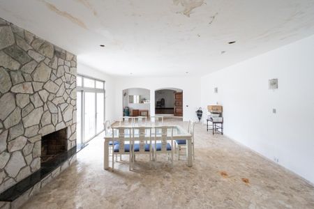 Casa à venda com 800m², 3 quartos e 3 vagas Casa à venda com 800m², 3 quartos e 3 vagasSala 1