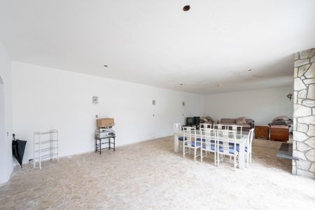 Casa à venda com 800m², 3 quartos e 3 vagas Casa à venda com 800m², 3 quartos e 3 vagasSala 1