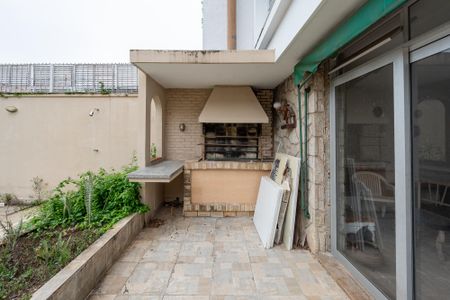 Casa à venda com 800m², 3 quartos e 3 vagas Casa à venda com 800m², 3 quartos e 3 vagasChurrasqueira