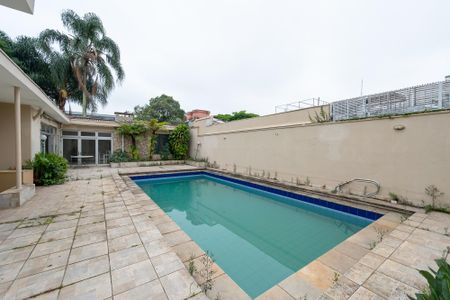 Casa à venda com 800m², 3 quartos e 3 vagas Casa à venda com 800m², 3 quartos e 3 vagasPiscina
