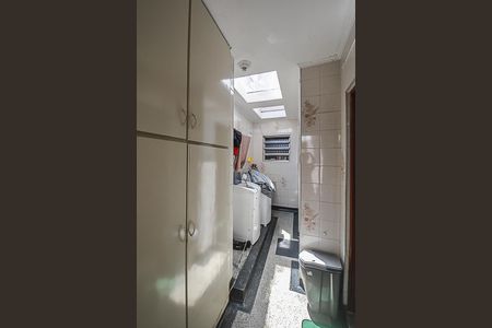 Casa à venda com 280m², 2 quartos e 5 vagas Casa à venda com 280m², 2 quartos e 5 vagasÁrea de Serviço