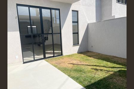 Casa à venda com 118m², 3 quartos e 2 vagasFachada
