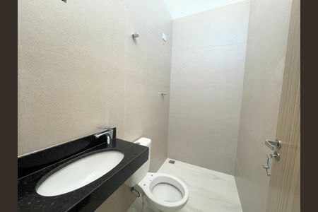 Casa à venda com 118m², 3 quartos e 2 vagasBanheiro social