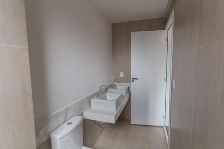 Apartamento à venda com 94m², 3 quartos e 2 vagas Apartamento à venda com 94m², 3 quartos e 2 vagasBanheiro da Suíte
