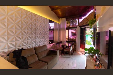 Sala de casa à venda com 2 quartos, 82m² em Serra Grande, Niterói