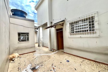 Casa à venda com 180m², 3 quartos e 2 vagas Casa à venda com 180m², 3 quartos e 2 vagasQuintal