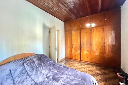 Casa à venda com 180m², 3 quartos e 2 vagas Casa à venda com 180m², 3 quartos e 2 vagasQuarto 1