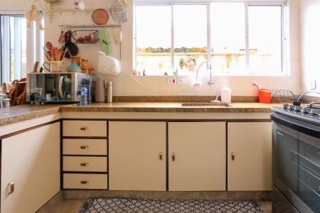 Casa à venda com 185m², 3 quartos e 2 vagas Casa à venda com 185m², 3 quartos e 2 vagasCozinha