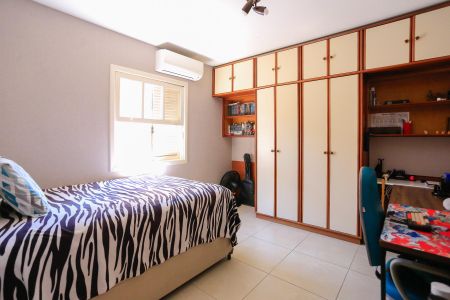 Casa à venda com 185m², 3 quartos e 2 vagas Casa à venda com 185m², 3 quartos e 2 vagasQuarto 2