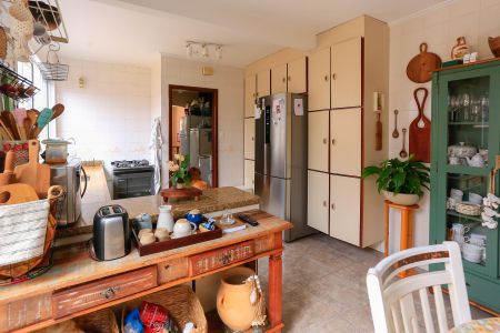 Casa à venda com 185m², 3 quartos e 2 vagas Casa à venda com 185m², 3 quartos e 2 vagasCozinha