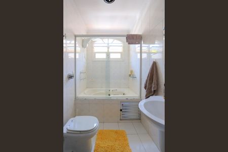 Casa à venda com 185m², 3 quartos e 2 vagas Casa à venda com 185m², 3 quartos e 2 vagasBanheiro da Suíte