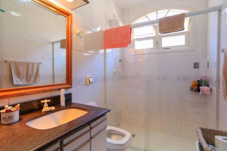 Casa à venda com 185m², 3 quartos e 2 vagas Casa à venda com 185m², 3 quartos e 2 vagasBanheiro Social