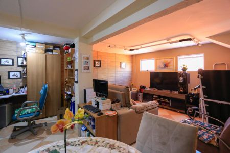 Casa à venda com 185m², 3 quartos e 2 vagas Casa à venda com 185m², 3 quartos e 2 vagasSala