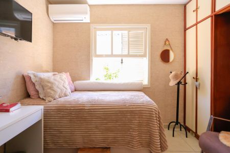 Casa à venda com 185m², 3 quartos e 2 vagas Casa à venda com 185m², 3 quartos e 2 vagasQuarto