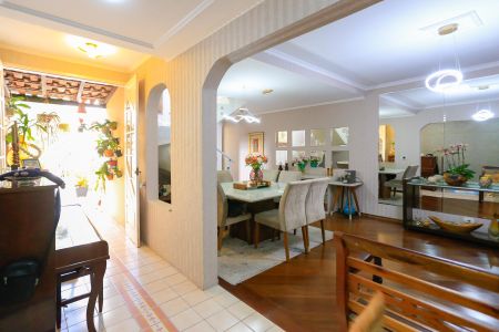 Casa à venda com 185m², 3 quartos e 2 vagas Casa à venda com 185m², 3 quartos e 2 vagasSala de Jantar