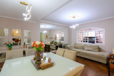 Casa à venda com 185m², 3 quartos e 2 vagas Casa à venda com 185m², 3 quartos e 2 vagasSala